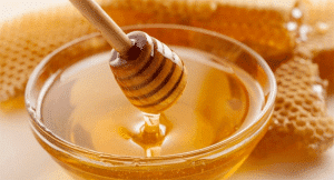 عسل خام چیست و چه تفاوتی با عسل معمولی دارد؟